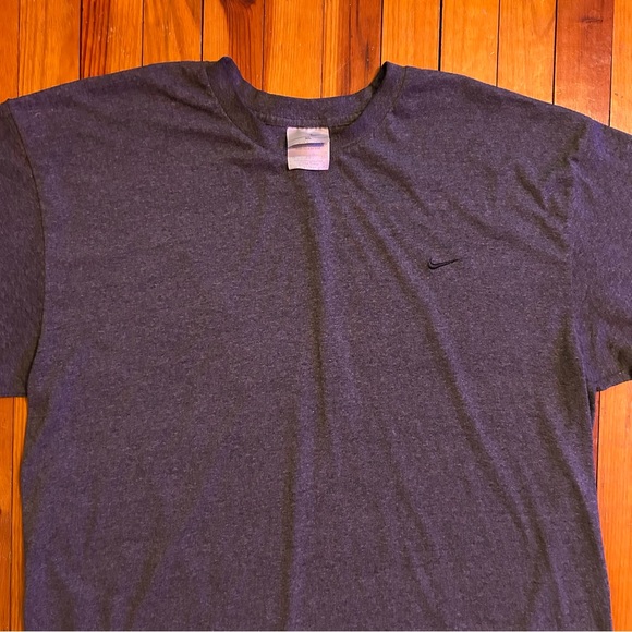Vintage Nike T-Shirt Y2K Silver Tag Embroidered Mini Swoosh - Picture 3 of 6